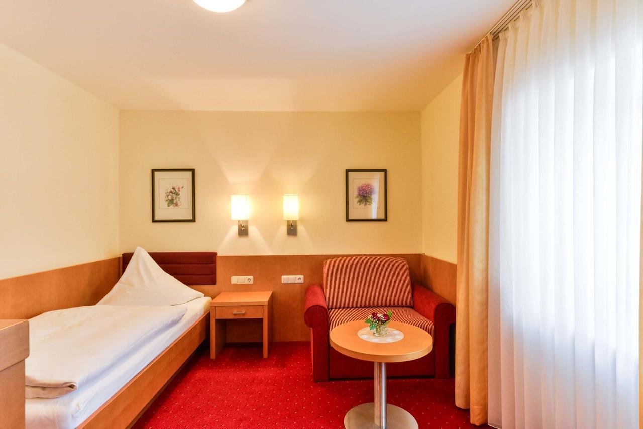 Hotel Sixt Rohr in Niederbayern Екстериор снимка